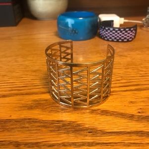 Never worn beautiful gold bracelet